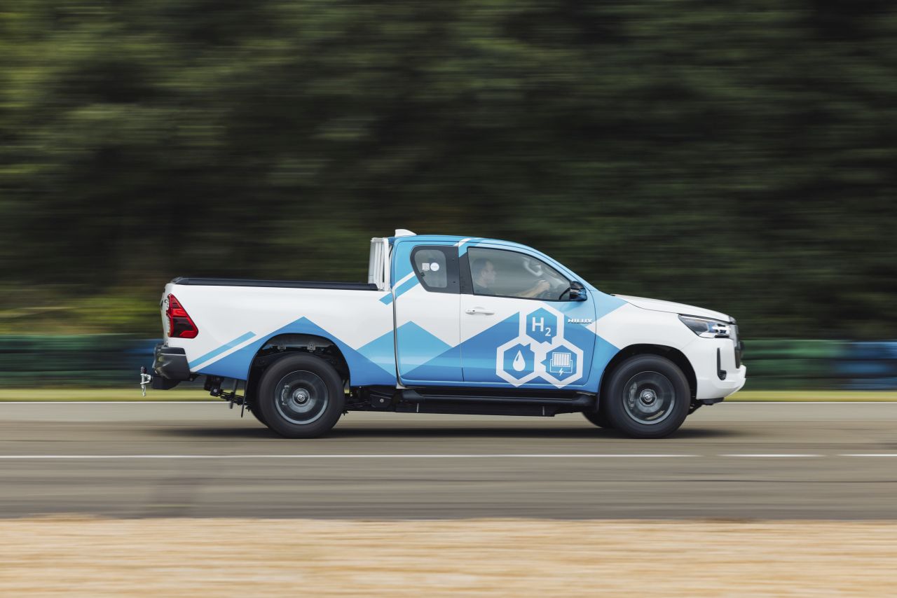 Innowacyjne prototypy aut z bezemisyjnymi napędami Toyoty. Pełen potencjał wielotorowej strategii koncernu