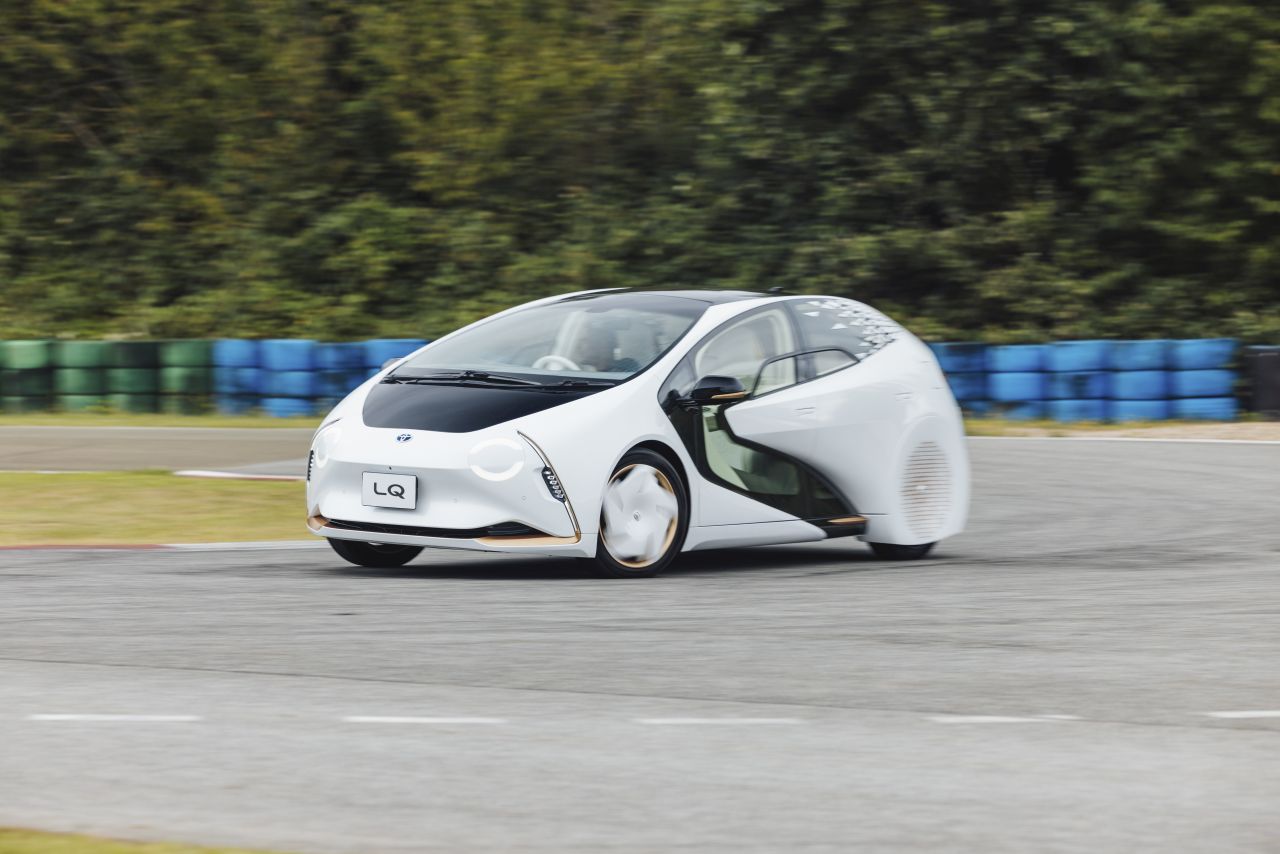 Innowacyjne prototypy aut z bezemisyjnymi napędami Toyoty. Pełen potencjał wielotorowej strategii koncernu