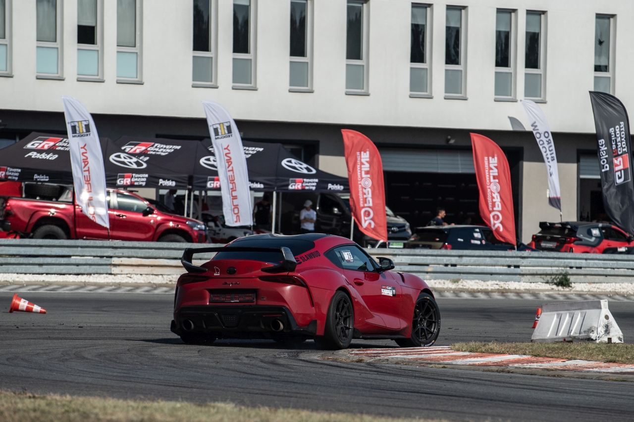 Zacięta rywalizacja w TOYOTA GR CUP