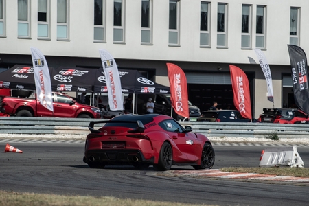 Zacięta rywalizacja w TOYOTA GR CUP