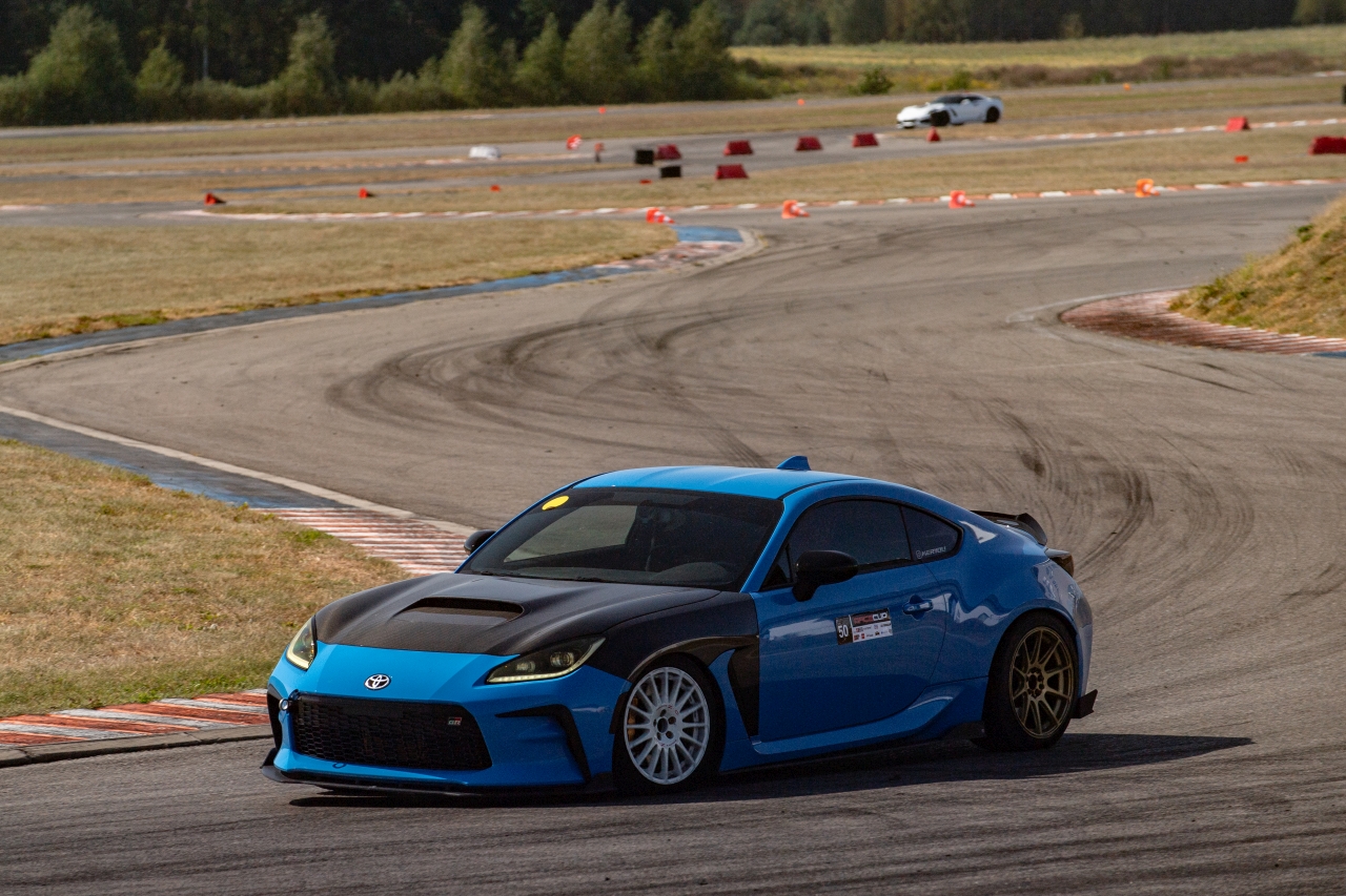 Zacięta rywalizacja w TOYOTA GR CUP