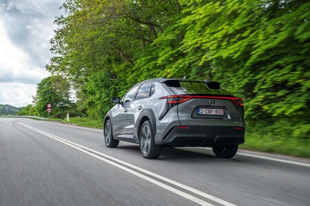 Toyota bZ4X elektryfikuje flotę grupy Engineering