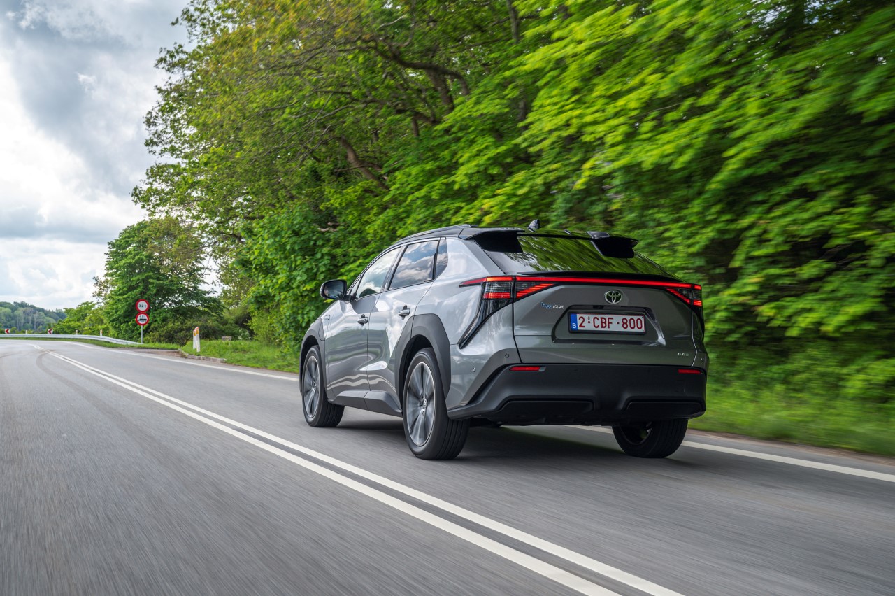 Toyota bZ4X elektryfikuje flotę grupy Engineering