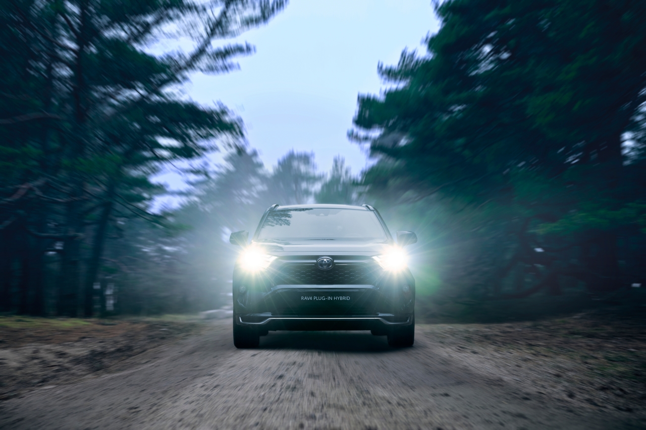 Hybrydy plug-in Toyoty od 168 900 zł. Duży zasięg w trybie EV i wysoka wydajność po rozładowaniu baterii