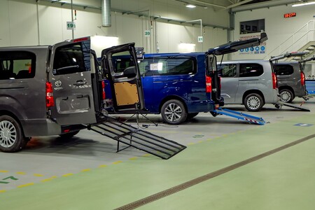 Toyota PROACE CITY Verso z zabudową do przewozu osób poruszających się na wózkach od 36 500 zł z maksymalnym dofinansowaniem PFRON