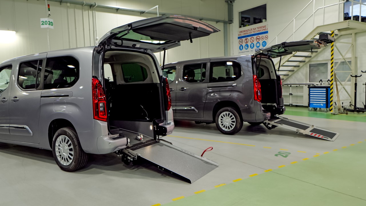 Toyota PROACE CITY Verso z zabudową do przewozu osób poruszających się na wózkach od 36 500 zł z maksymalnym dofinansowaniem PFRON