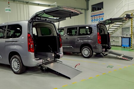 Toyota PROACE CITY Verso z zabudową do przewozu osób poruszających się na wózkach od 36 500 zł z maksymalnym dofinansowaniem PFRON