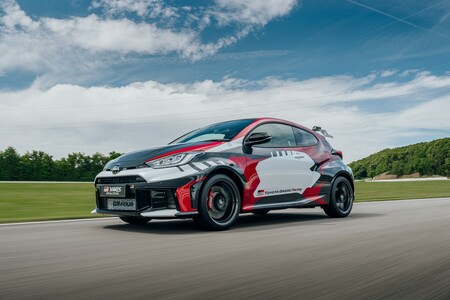 Trzy wyjątkowe Toyoty GR Yaris w wersjach specjalnych wylicytowane za łączną kwotę 1 141 800 zł