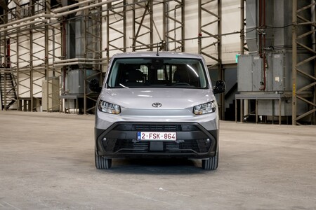 Silna pozycja Toyota Professional. PROACE CITY liderem segmentu, PROACE MAX zadebiutował na rynku