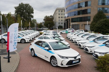 Hybrydowe Toyoty Corolle Sedan dołączają do floty firmy Eternis