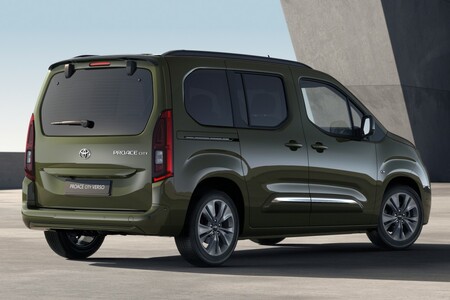 Toyota Professional umacnia swoją rynkową pozycję. PROACE i PROACE CITY wśród najpopularniejszych modeli