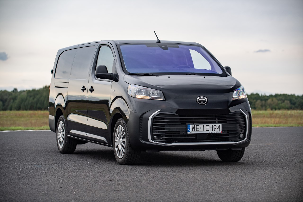 Toyota Professional umacnia swoją rynkową pozycję. PROACE i PROACE CITY wśród najpopularniejszych modeli