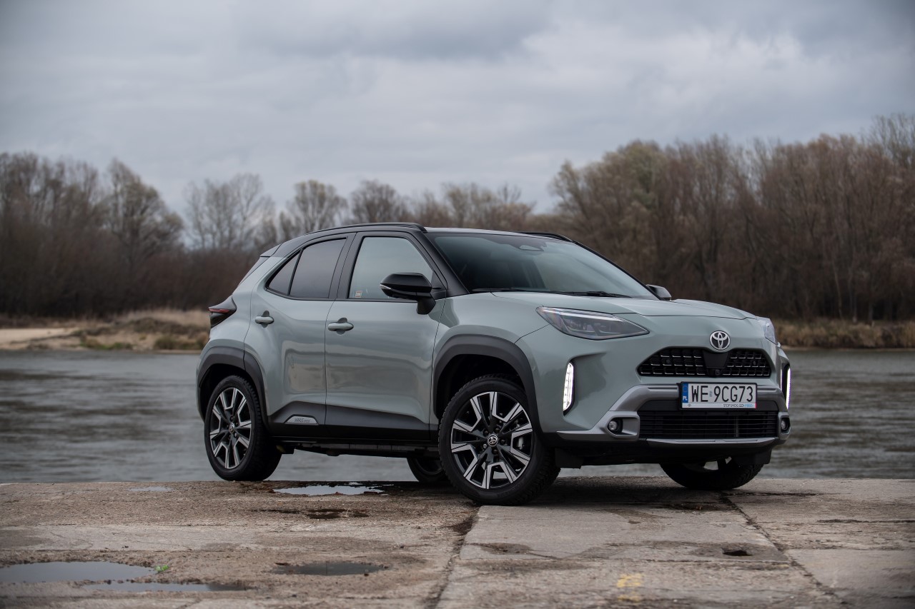 Hybrydy z rekordową sprzedażą w 2024 roku. 82% klientów wybrało Toyoty z tym napędem