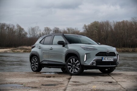 Hybrydy z rekordową sprzedażą w 2024 roku. 82% klientów wybrało Toyoty z tym napędem