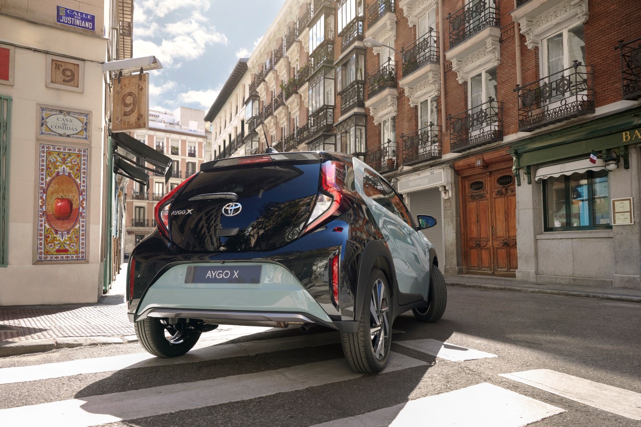 Miejskie crossovery z 2025 roku produkcji w obniżonych cenach. Specjalna oferta dla Aygo X i Yarisa Cross