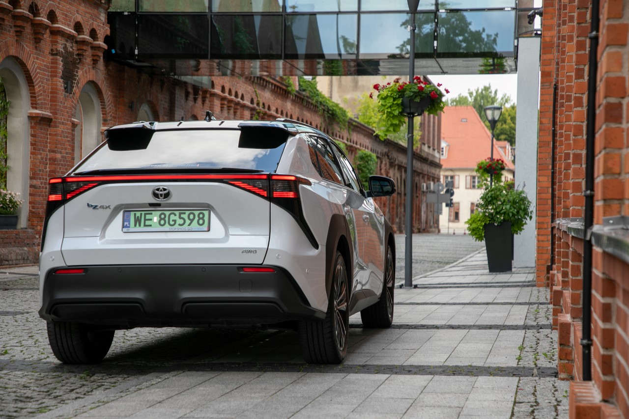 Toyota bZ4X teraz z dopłatą w programie NaszEauto od 128 900 zł