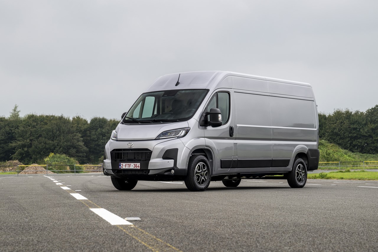 Toyota poszerza ofertę elastycznych form finansowania samochodów elektrycznych o promocyjny EKO Kredyt 0% i EKO Leasing 100%