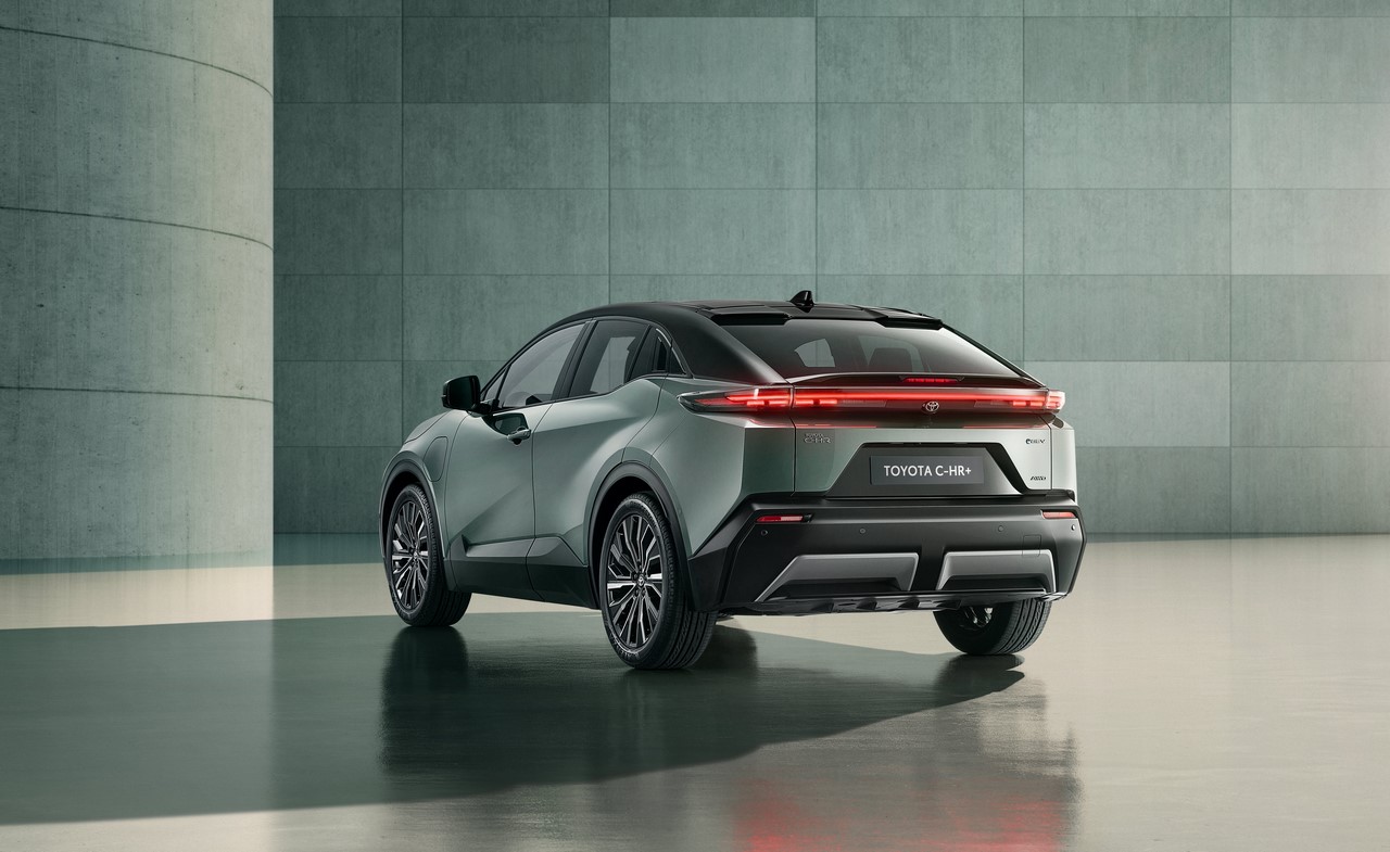 Światowa premiera elektrycznej Toyoty C-HR+