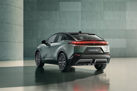 Światowa premiera elektrycznej Toyoty C-HR+