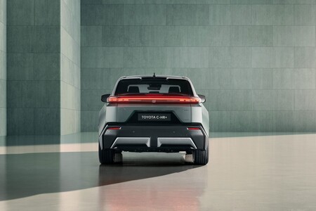 Światowa premiera elektrycznej Toyoty C-HR+