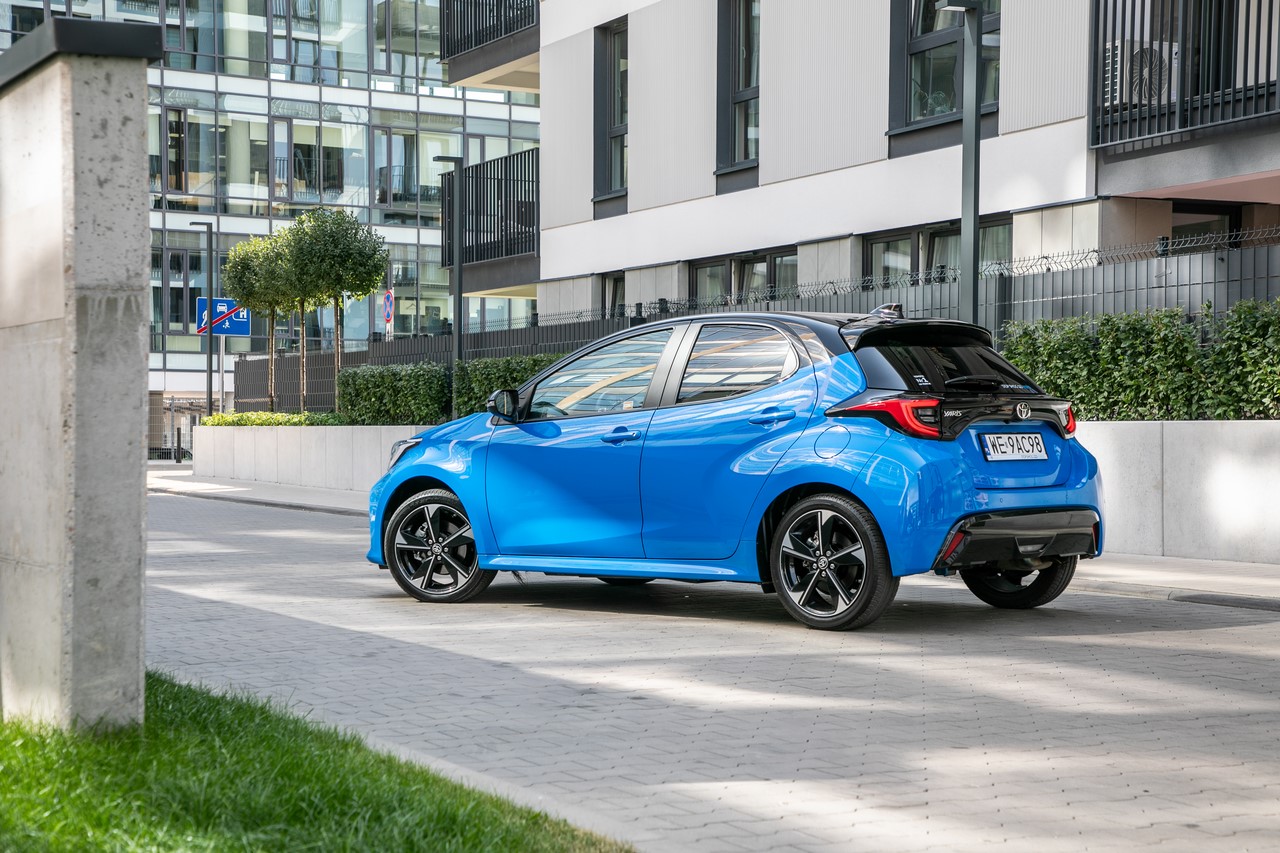 Toyota Yaris z 2025 roku produkcji w ofercie specjalnej. Wersja Comfort w KINTO One od 690 zł netto