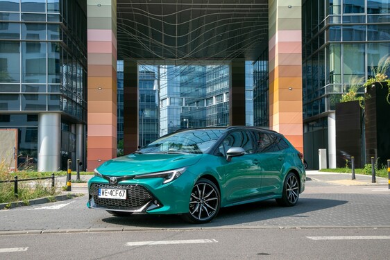 Toyota Corolla Hatchback i TS Kombi z 2025 roku produkcji z niższymi ratami w KINTO One