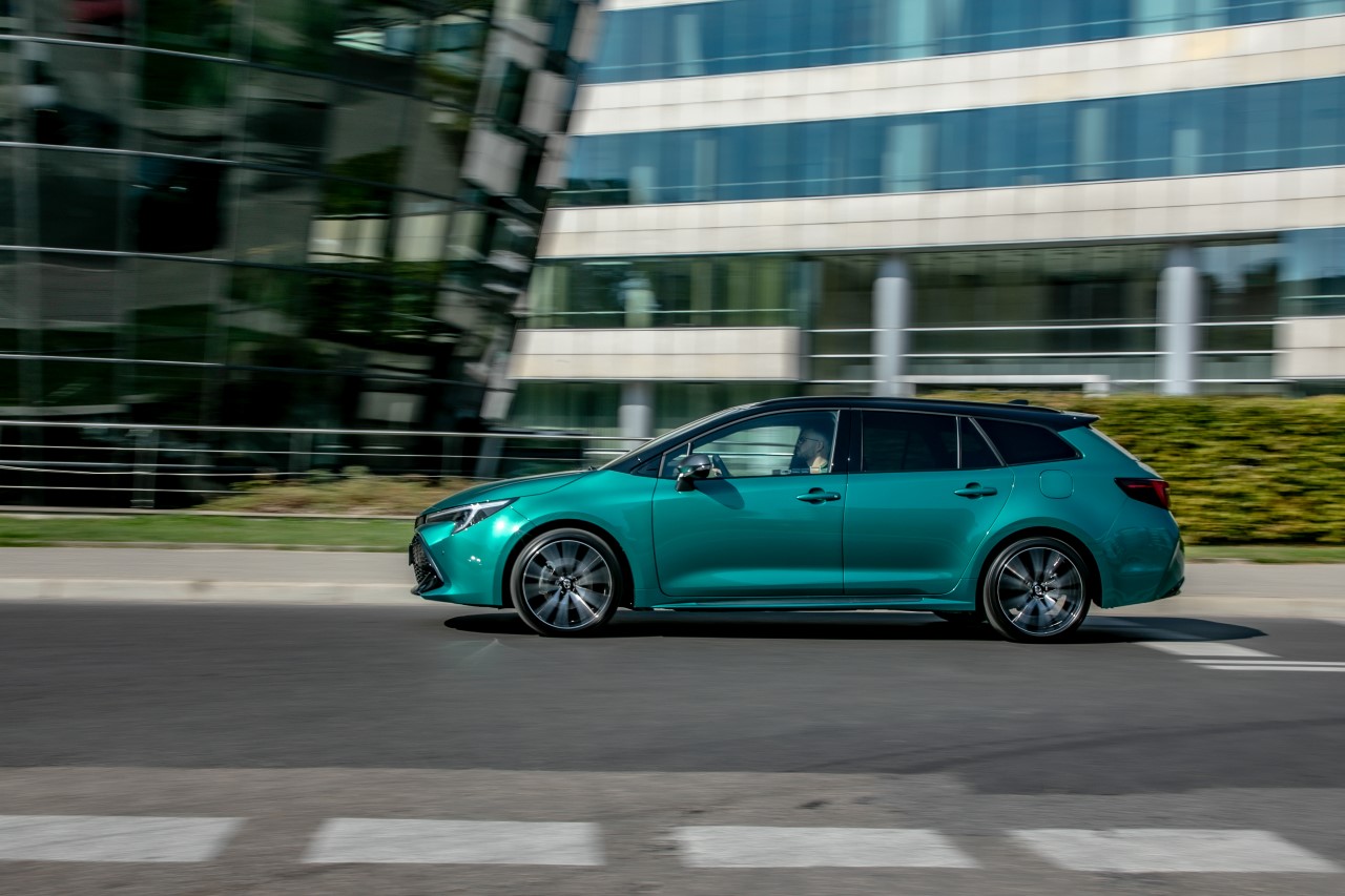 Toyota Corolla Hatchback i TS Kombi z 2025 roku produkcji z niższymi ratami w KINTO One