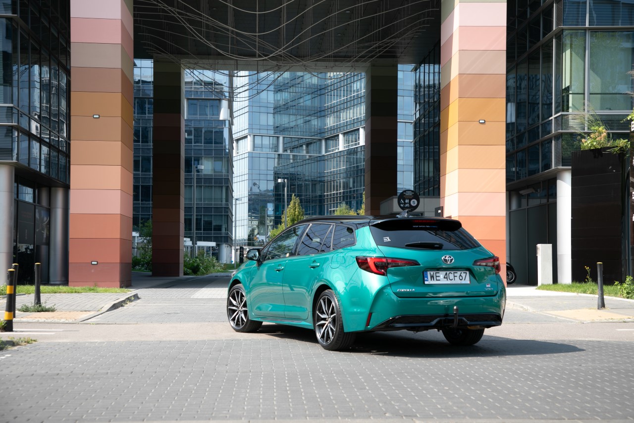 Toyota Corolla Hatchback i TS Kombi z 2025 roku produkcji z niższymi ratami w KINTO One