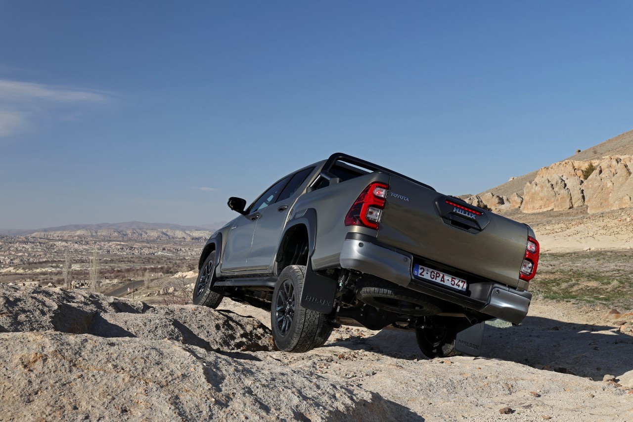 Toyota Hilux z napędem Mild-hybrid 48V to elektryfikacja bez kompromisów w terenie