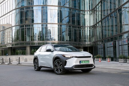 Programy „Wiosna z elektrykiem” i EKO Leasing 100% dla Toyoty bZ4X. Ostatnie auta z 2024 roku produkcji