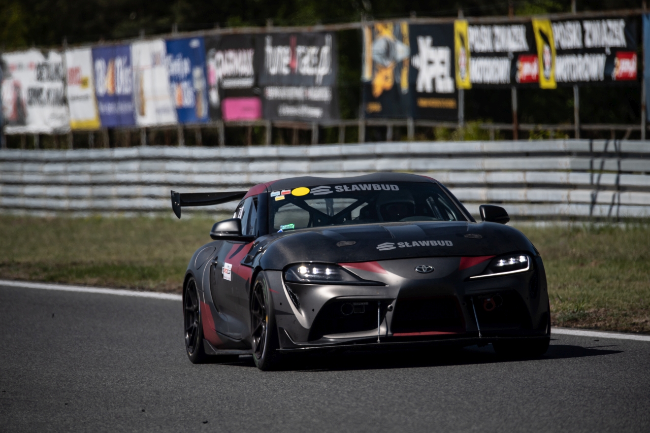 Pojedynek GR Supry i GR Yarisa - podsumowanie 1. rundy TOYOTA GR CUP 2025	