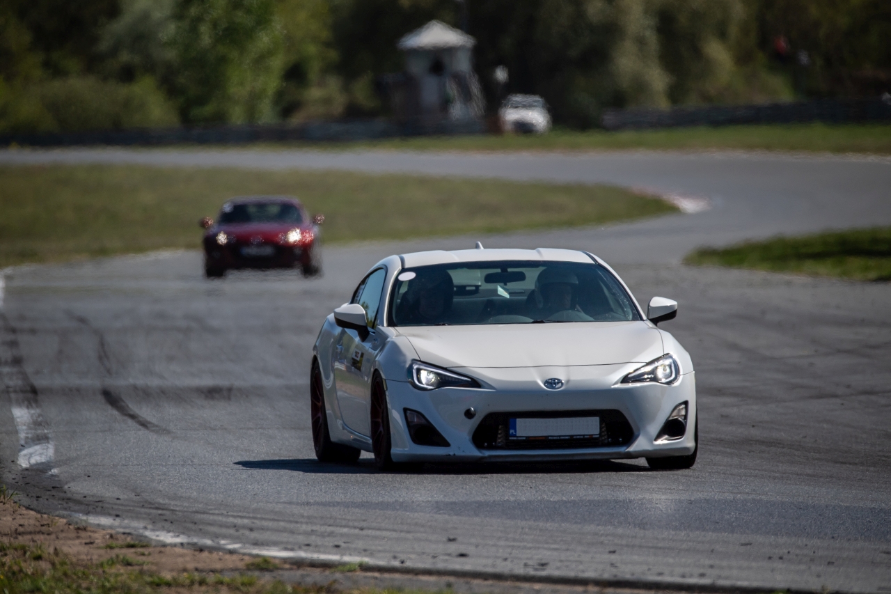 Pojedynek GR Supry i GR Yarisa - podsumowanie 1. rundy TOYOTA GR CUP 2025	