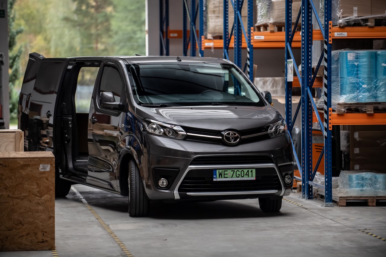 Specjalna oferta na Toyoty z rodziny PROACE. Atrakcyjne warunki i niskie raty w KINTO One teraz także dla firm z branży budowlanej