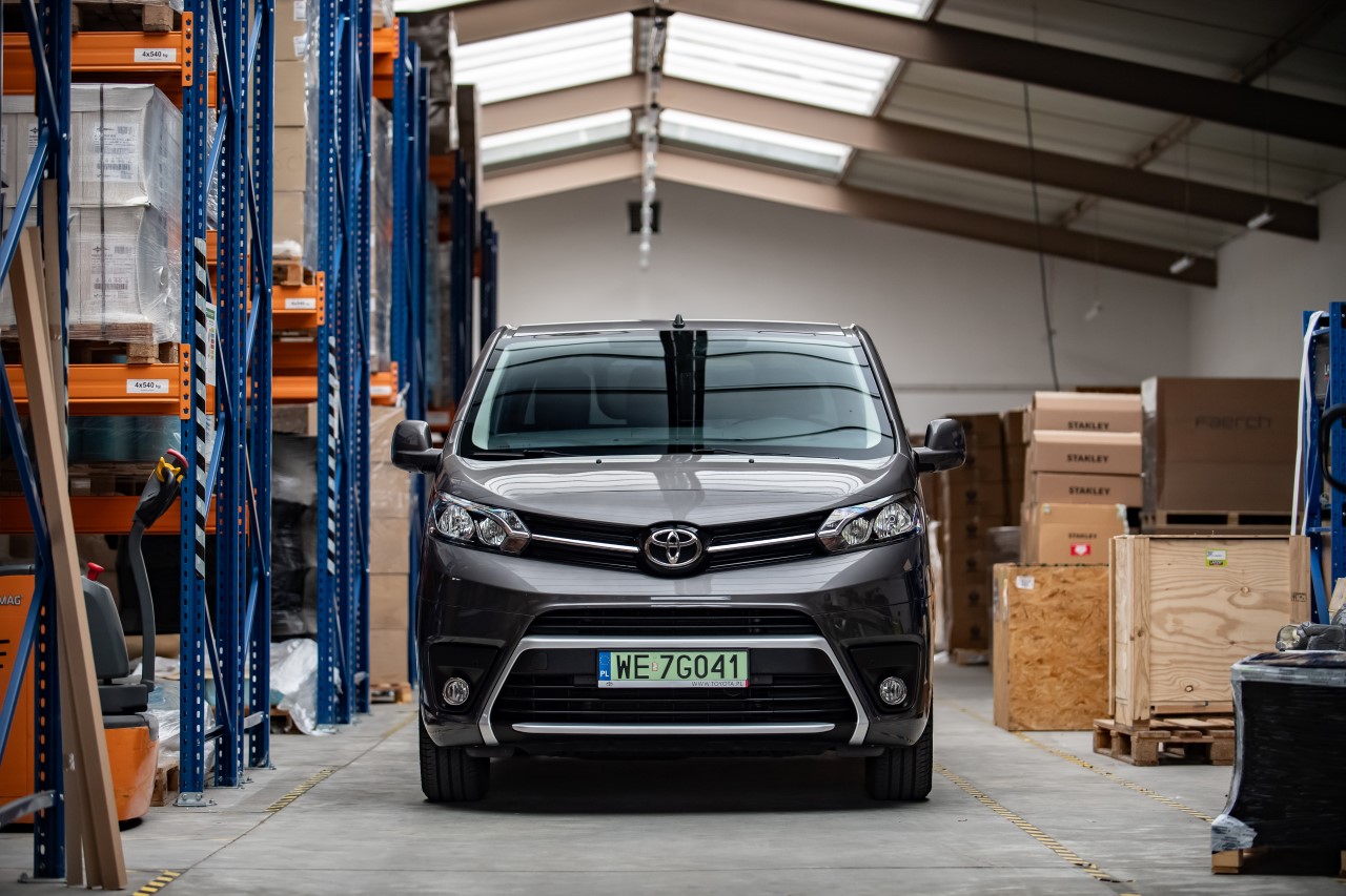 Specjalna oferta na Toyoty z rodziny PROACE. Atrakcyjne warunki i niskie raty w KINTO One teraz także dla firm z branży budowlanej