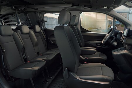 Toyota Professional rozszerza gamę wszechstronnych samochodów z zabudową brygadową