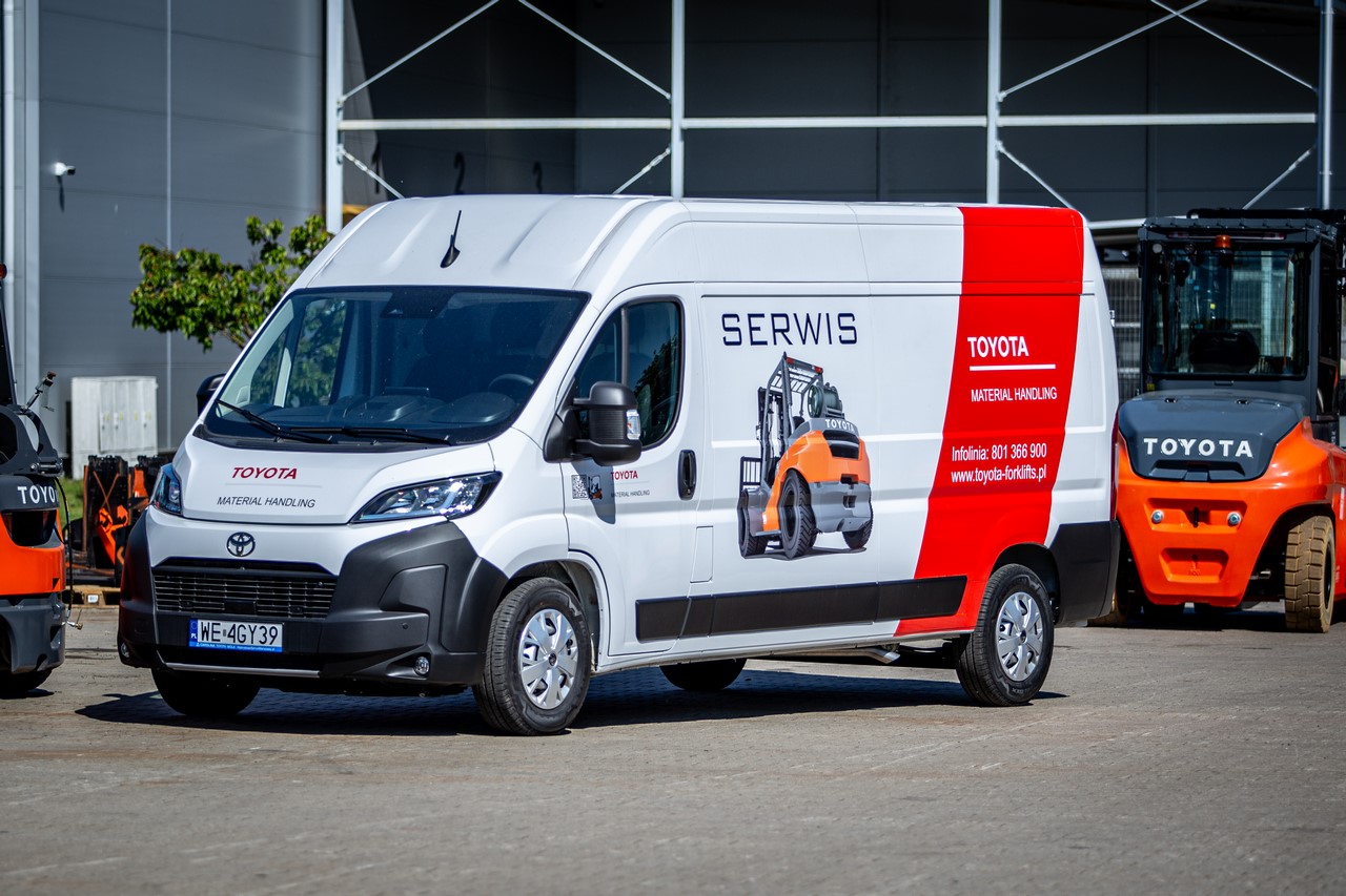 Toyoty PROACE MAX z zabudową serwisową we flocie Toyota Material Handling