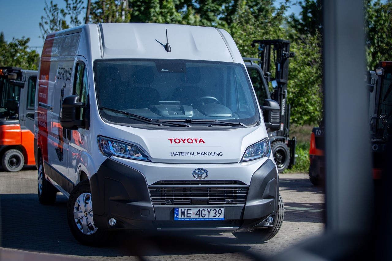 Toyoty PROACE MAX z zabudową serwisową we flocie Toyota Material Handling