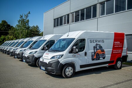 Toyoty PROACE MAX z zabudową serwisową we flocie Toyota Material Handling