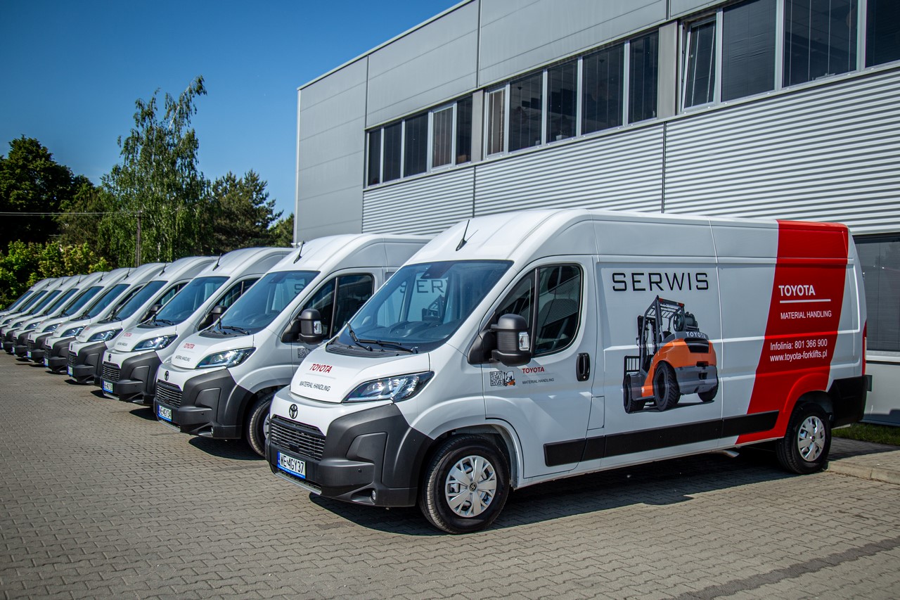 Toyoty PROACE MAX z zabudową serwisową we flocie Toyota Material Handling