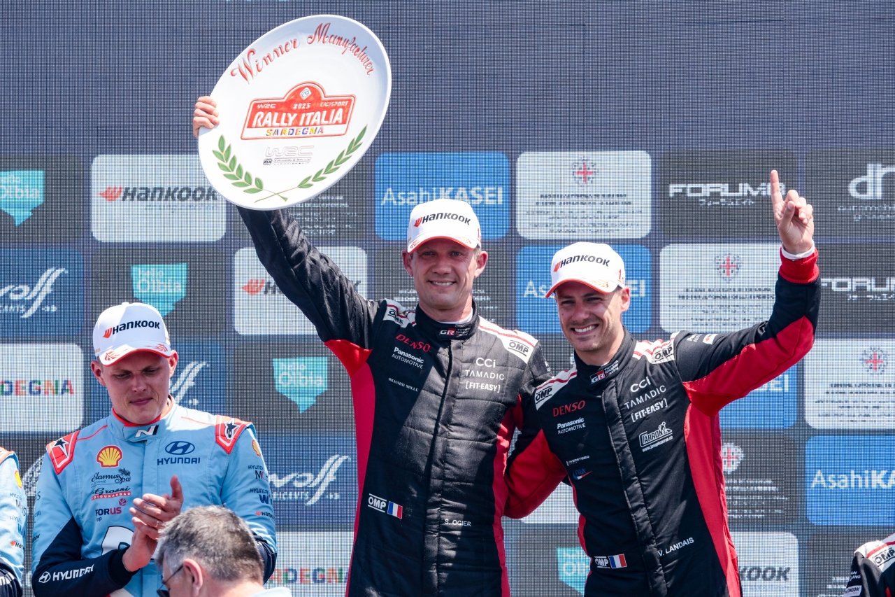 TOYOTA GAZOO Racing i Sébastien Ogier odnoszą spektakularny triumf na Sardynii
