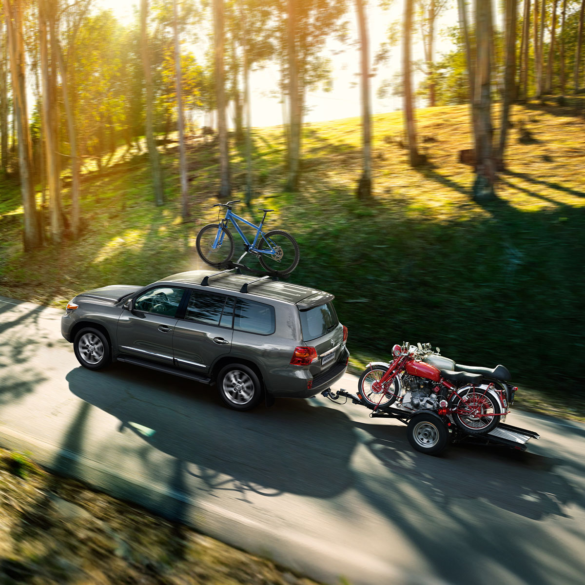 Efektowny wygląd, lepsza ochrona i większe możliwości transportowe. Pełna oferta oryginalnych akcesoriów Toyoty dopasowanych do każdego modelu