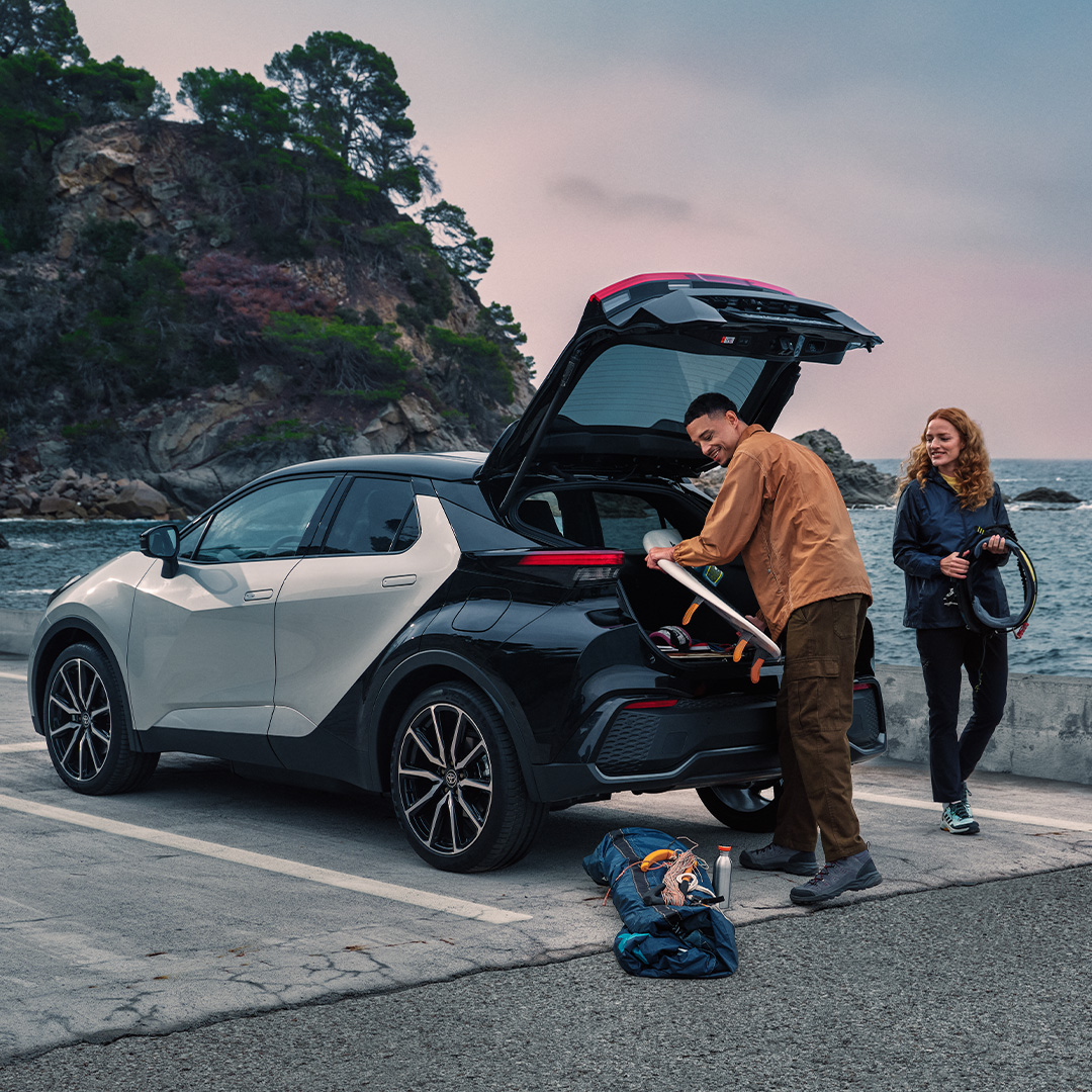 Efektowny wygląd, lepsza ochrona i większe możliwości transportowe. Pełna oferta oryginalnych akcesoriów Toyoty dopasowanych do każdego modelu