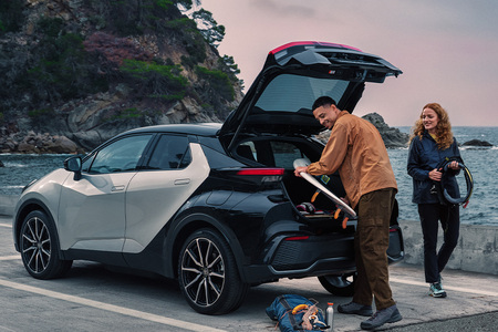 Efektowny wygląd, lepsza ochrona i większe możliwości transportowe. Pełna oferta oryginalnych akcesoriów Toyoty dopasowanych do każdego modelu