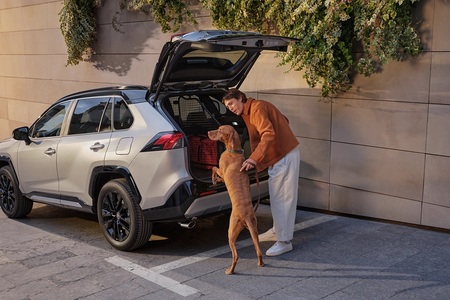 Efektowny wygląd, lepsza ochrona i większe możliwości transportowe. Pełna oferta oryginalnych akcesoriów Toyoty dopasowanych do każdego modelu