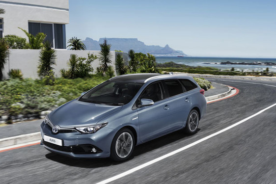 Premiery Toyoty w Genewie: Nowy Auris – bardziej stylowy, wyposażony w nowe silniki