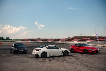 Czas na decydujące wyścigi! TOYOTA GR CUP i GR CUP DIGITAL wchodzą w finałową fazę