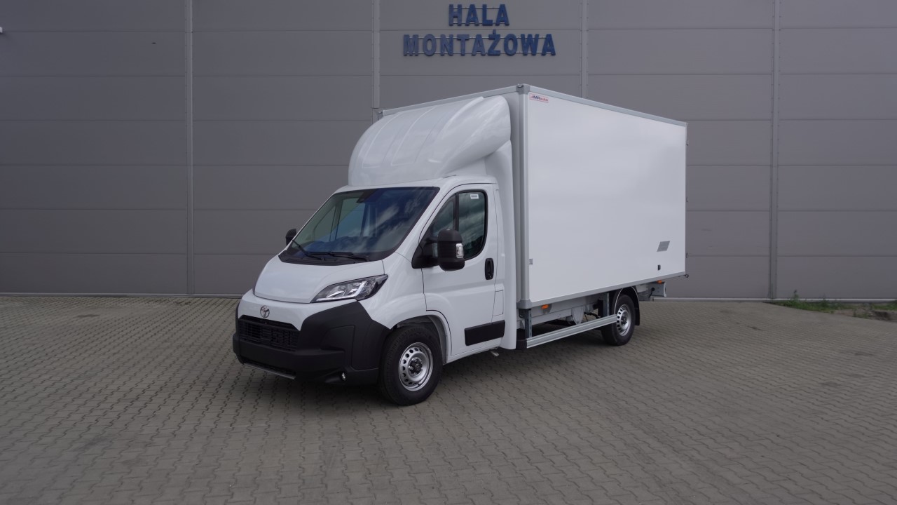 Toyoty PROACE MAX z zabudową typu kontener z trzyletnią gwarancją