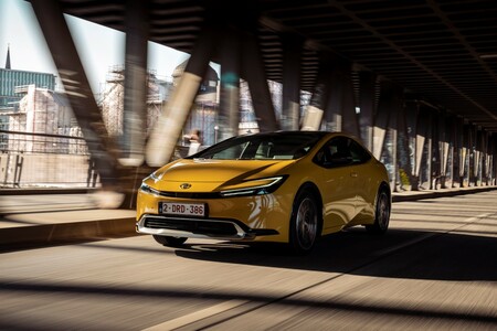 Hybrydowe i wodorowe patenty Toyoty dostępne dla wszystkich. Koncern przyspiesza popularyzację samochodów zelektryfikowanych