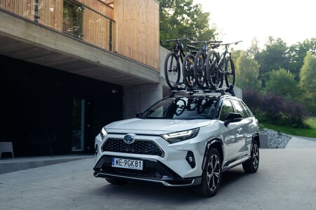 Toyota utrzymuje pozycję lidera polskiego rynku motoryzacyjnego. Aż sześć modeli w sierpniowym Top10 