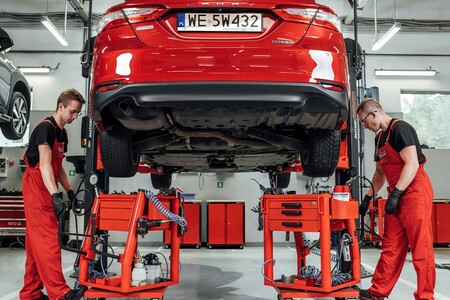 Toyota to bezpieczny wybór dla biznesu. Niezawodność i kompleksowe programy gwarancyjne dla aut osobowych i dostawczych